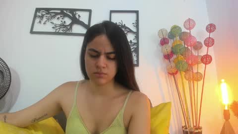 LAURA SOE online show from 01-11-25, 04:36