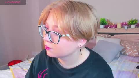 Laura online show from 03-04-26, 07:36