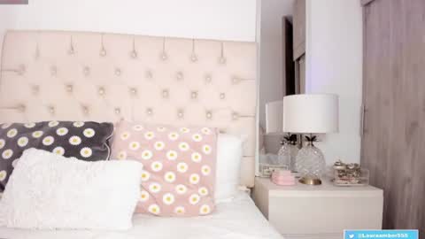 Snapshot of lauraamber_ chatting on 07-17-26, 11:39 LAURA online show from 07-17-26, 11:39