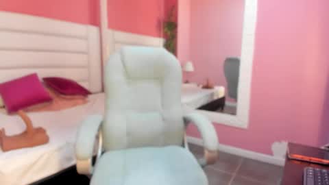 Laura online show from 12-17-25, 01:28