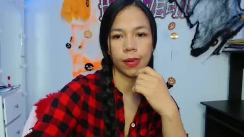 Snapshot of lauracb_ chatting on 10-22-25, 05:41 lauracb online show from 10-22-25, 05:41