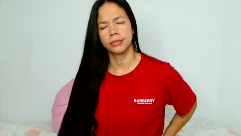 lauracb          online show from 06-12-26, 03:00