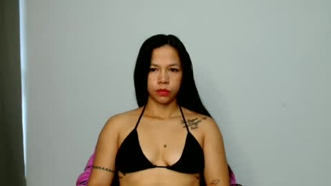 lauracb          online show from 07-05-26, 12:12
