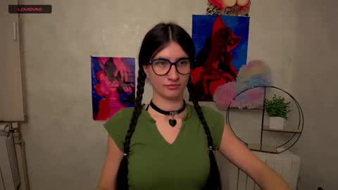 Laura online show from 10-27-25, 05:33