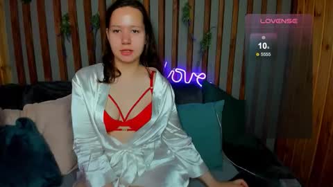 Snapshot of lauraellinss chatting on 09-29-25, 09:14 Laura online show from 09-29-25, 09:14