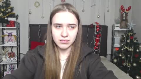 LauraHlot online show from 12-14-25, 06:41
