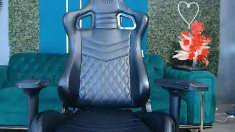 laura online show from 07-17-26, 05:58