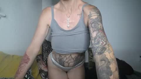 Snapshot of lauralye1983 chatting on 08-03-26, 09:37 Lilian Banks online show from 08-03-26, 09:37
