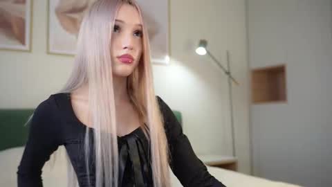 Snapshot of lauramusk chatting on 09-19-25, 08:27 Laura online show from 09-19-25, 08:27
