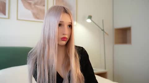 Snapshot of lauramusk chatting on 09-22-25, 08:05 Laura online show from 09-22-25, 08:05