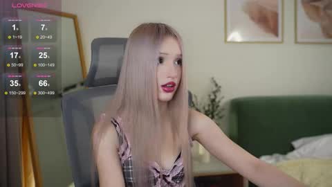 Snapshot of lauramusk chatting on 10-09-25, 04:38 Laura online show from 10-09-25, 04:38