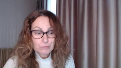 Lauraoven1 online show from 11-12-25, 10:04