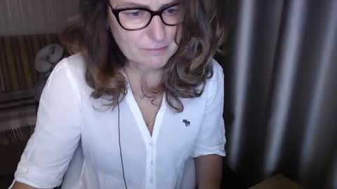 Lauraoven1 online show from 11-18-25, 04:00