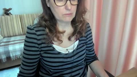 Lauraoven1 online show from 03-17-26, 07:23
