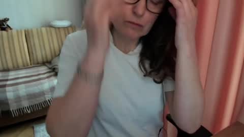 Lauraoven1 online show from 04-02-26, 06:44