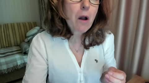 Lauraoven1 online show from 05-25-26, 09:26