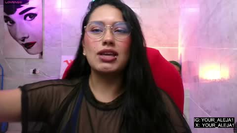 Snapshot of lauraruiz1 chatting on 05-13-26, 04:54 Aleja online show from 05-13-26, 04:54
