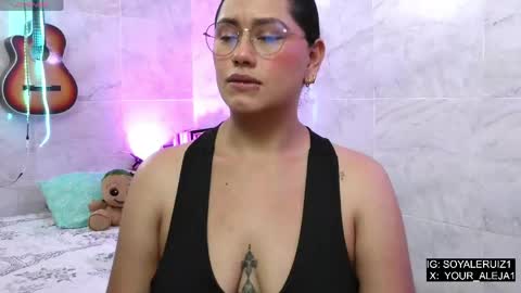 Snapshot of lauraruiz1 chatting on 05-25-26, 01:11 Aleja online show from 05-25-26, 01:11