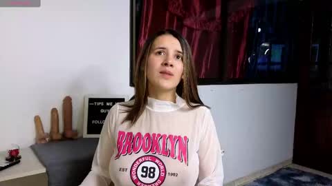 Snapshot of laurasex_21 chatting on 02-17-25, 11:53 Laura online show from 02-17-25, 11:53