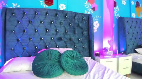 Snapshot of laurasmith_1 chatting on 05-09-26, 12:21 Laura online show from 05-09-26, 12:21