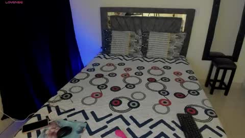 laurasofia01 online show from 06-06-26, 01:43