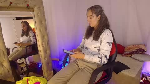 Laura Sofia online show from 04-28-26, 11:10