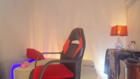 Laura Sofia online show from 06-25-26, 10:42
