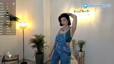 Snapshot of laurasophya chatting on 06-25-26, 10:03 Laura online show from 06-25-26, 10:03