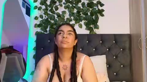 Snapshot of lauravince4195 chatting on 06-20-26, 11:18 laura online show from 06-20-26, 11:18