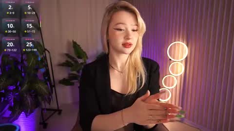  Laura  online show from 10-17-25, 06:05