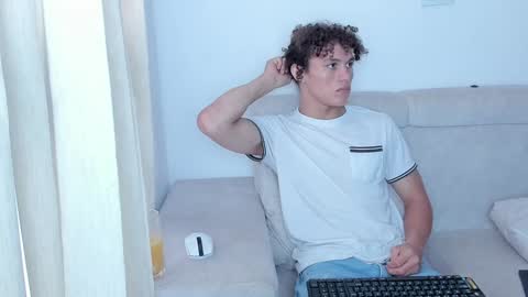 Laureent online show from 02-06-25, 09:38