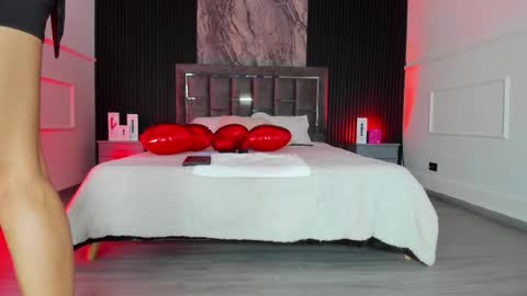 Lauren Weels online show from 02-14-26, 07:54