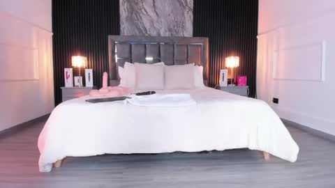 Lauren Weels online show from 04-18-26, 07:58