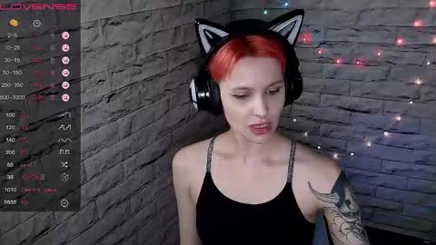 Snapshot of lauren_raquel chatting on 05-07-26, 03:50 Eva online show from 05-07-26, 03:50