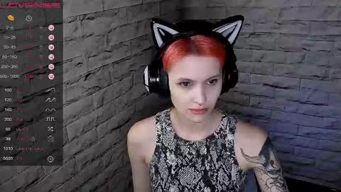 Snapshot of lauren_raquel chatting on 05-10-26, 04:56 Eva online show from 05-10-26, 04:56