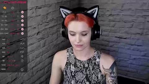 Snapshot of lauren_raquel chatting on 05-11-26, 08:06 Eva online show from 05-11-26, 08:06