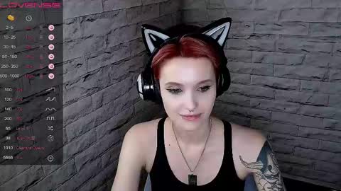 Snapshot of lauren_raquel chatting on 05-18-26, 06:58 Eva online show from 05-18-26, 06:58
