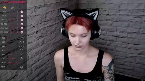 Snapshot of lauren_raquel chatting on 05-19-26, 03:40 Eva online show from 05-19-26, 03:40