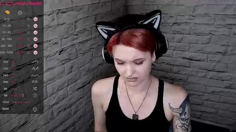 Snapshot of lauren_raquel chatting on 05-22-26, 06:46 Eva online show from 05-22-26, 06:46