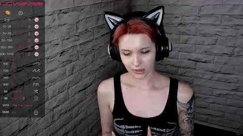 Snapshot of lauren_raquel chatting on 05-24-26, 06:24 Eva online show from 05-24-26, 06:24