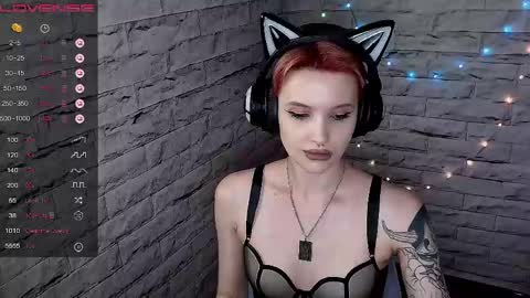 Snapshot of lauren_raquel chatting on 05-25-26, 06:58 Eva online show from 05-25-26, 06:58
