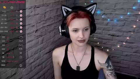 Snapshot of lauren_raquel chatting on 05-26-26, 06:04 Eva online show from 05-26-26, 06:04