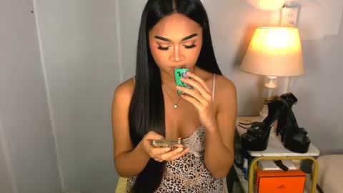 Snapshot of laurenfox16 chatting on 06-25-26, 05:17 chloe3 online show from 06-25-26, 05:17
