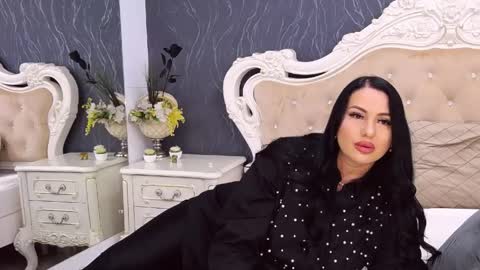 Laura online show from 04-16-26, 09:39