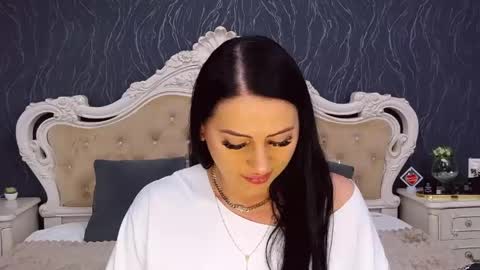 Laura online show from 04-20-26, 12:08