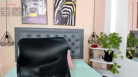 Snapshot of laurenrosee_ chatting on 09-11-25, 02:39 Lauren  online show from 09-11-25, 02:39