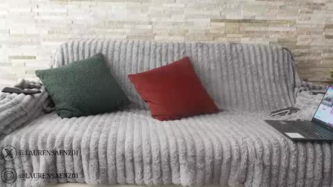 Lauren Saenz online show from 11-05-25, 12:05