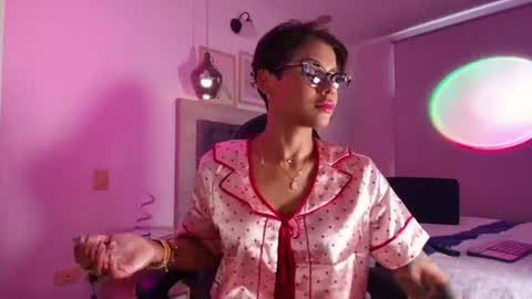 Lauren Saenz online show from 07-15-26, 12:10