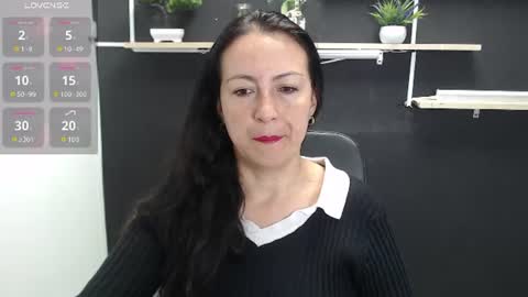 Laury  online show from 06-10-26, 05:45