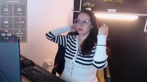 Laury  online show from 07-07-26, 05:50